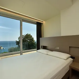Hotel Le Roi, Varraze