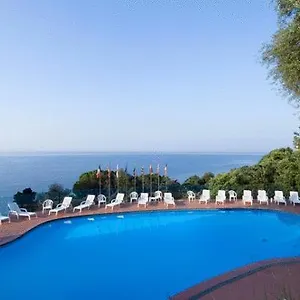 Hotel El Chico, Varraze