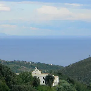 Apartment Sea-mountain, Varraze